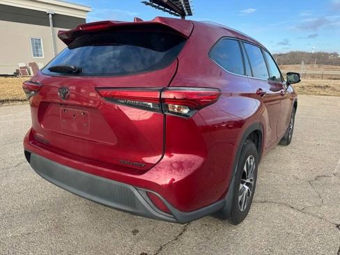 Used 2021 Toyota Highlander XLE image 14