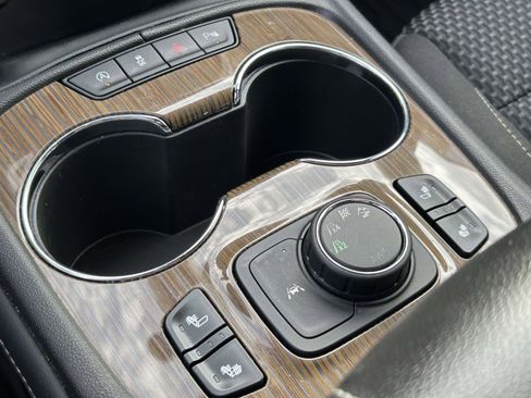 Used 2023 GMC Acadia SLE w/ Driver Convenience Package image 27