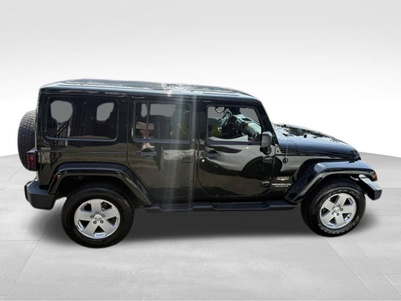 Used 2012 Jeep Wrangler Unlimited Sahara w/ Connectivity Group AWD/4WD image 6
