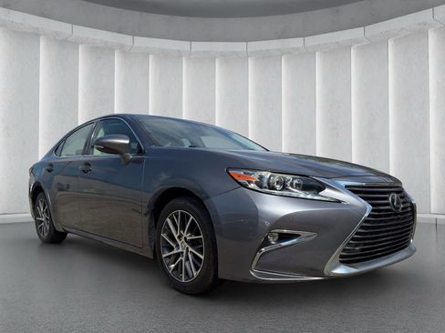 Used 2016 Lexus ES 350 w/ Luxury Package w/Wood Trim FWD image 7