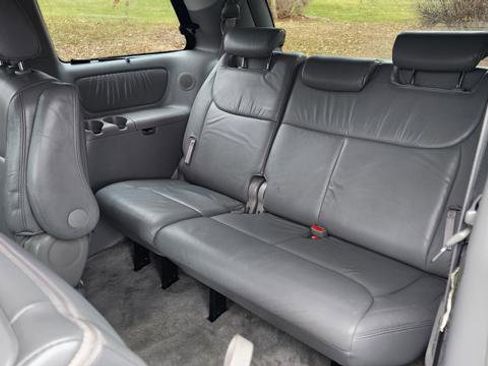 Used 2005 Toyota Sienna XLE Limited image 21