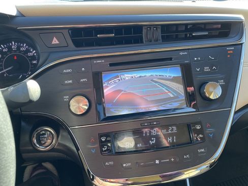 Used 2018 Toyota Avalon XLE image 16