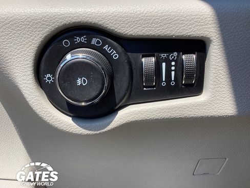 Used 2021 Chrysler Pacifica Touring-L FWD image 26