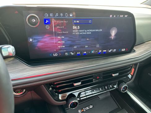 Used 2025 Chevrolet Tahoe Premier image 16