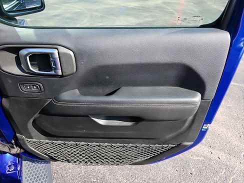 Used 2018 Jeep Wrangler Unlimited Sahara AWD/4WD image 14