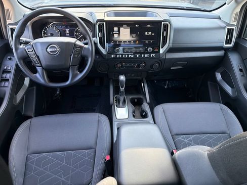 Used 2025 Nissan Frontier SV w/ Tow Package RWD image 13