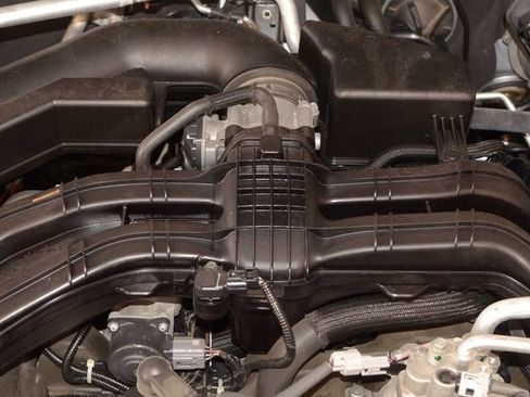 Used 2023 Subaru Outback Premium image 4