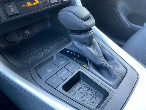 Used 2025 Toyota RAV4 XLE image 41