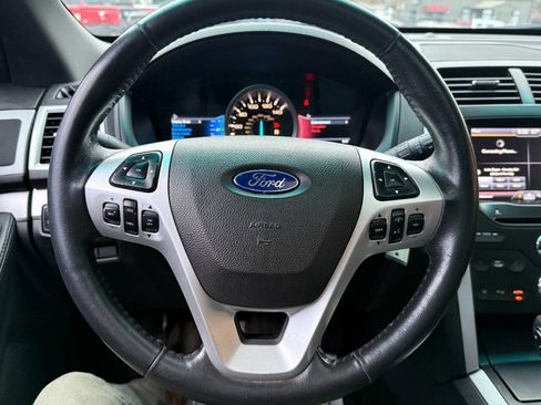 Used 2014 Ford Explorer XLT w/ Equipment Group 202A image 26