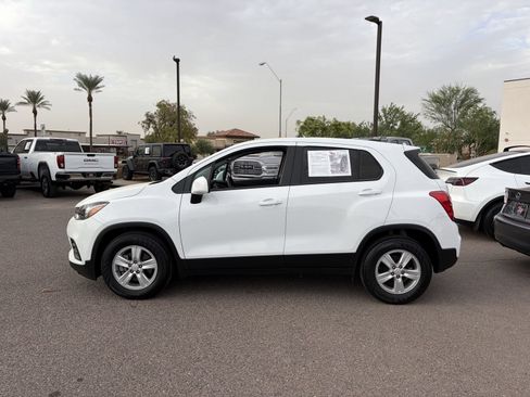 Certified 2022 Chevrolet Trax LS w/ Tint and Cruise Package FWD image 3