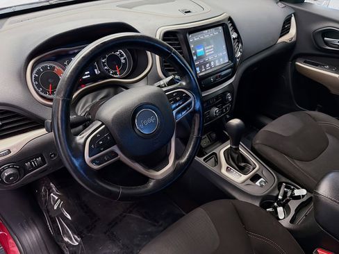 Used 2017 Jeep Cherokee Latitude w/ Comfort/Convenience Group FWD image 7