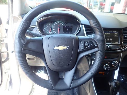 Used 2019 Chevrolet Trax LS FWD image 7