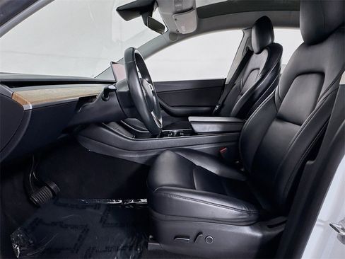 Used 2021 Tesla Model Y Standard Range image 11