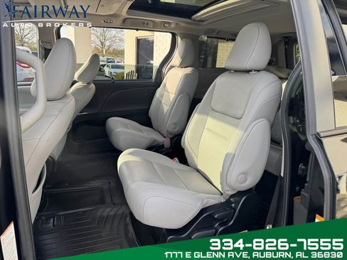 Used 2020 Toyota Sienna Limited Premium w/ Carpet Mat Package image 11