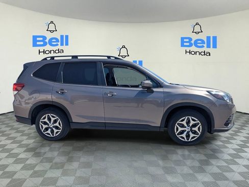 Used 2022 Subaru Forester Premium AWD/4WD image 5