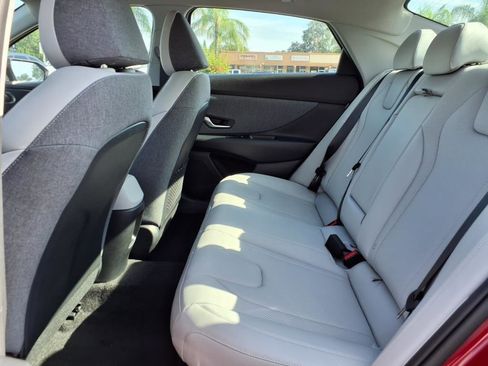 New 2025 Hyundai Elantra Limited image 30