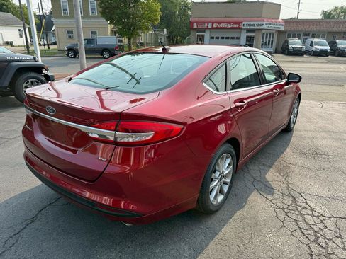 Used 2017 Ford Fusion SE w/ Fusion SE Technology Package FWD image 5