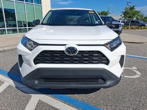 Used 2022 Toyota RAV4 LE FWD image 2