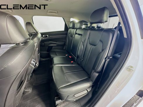 Used 2022 Kia Sorento S FWD image 32