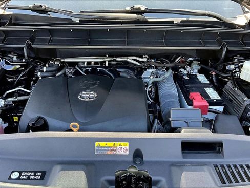 Used 2022 Toyota Highlander XLE image 37