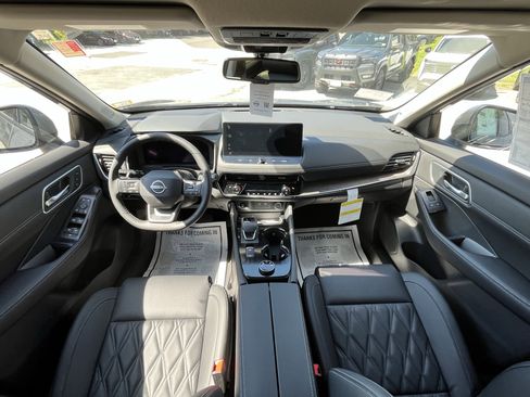 New 2026 Nissan Rogue Platinum AWD/4WD image 6