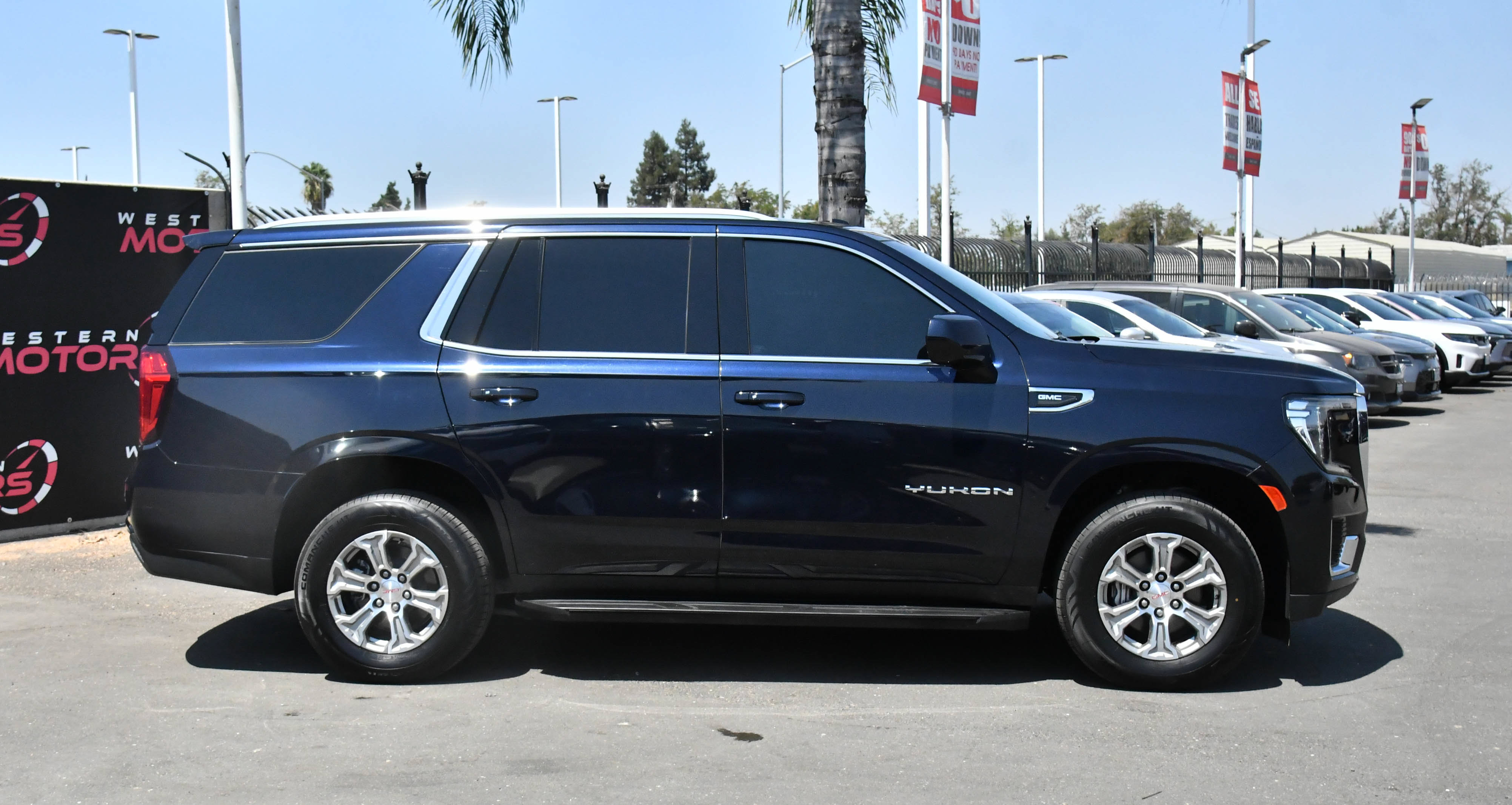 Used 2024 GMC Yukon SLE AWD/4WD image 9