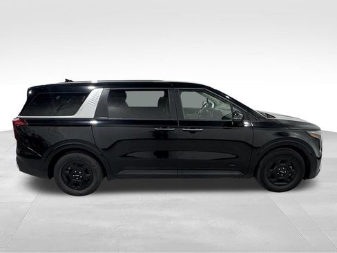 Used 2025 Kia Carnival FWD image 5