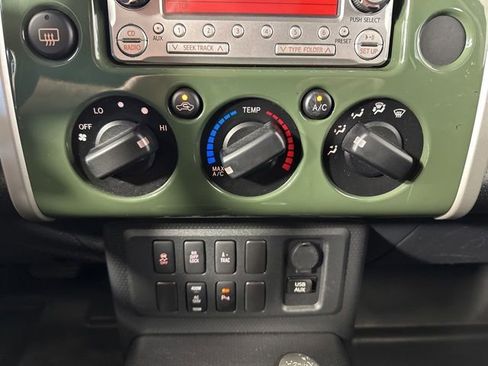 Used 2014 Toyota FJ Cruiser 4WD w/ Upgrade Package image 19