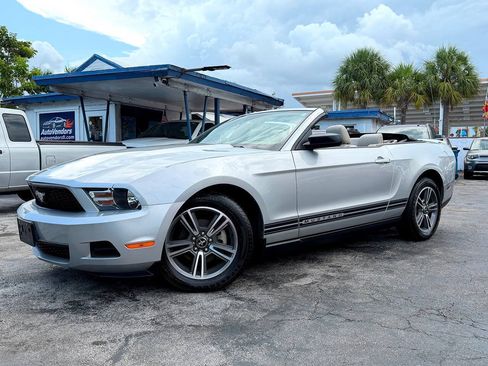 Used 2010 Ford Mustang Convertible RWD image 20