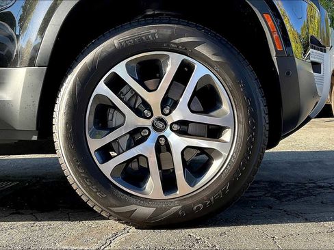 Used 2025 Land Rover Defender 130 S image 12