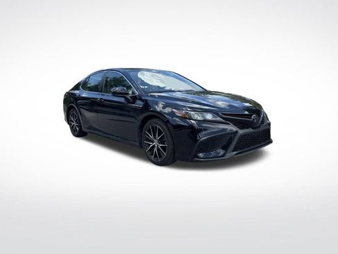 Used 2021 Toyota Camry SE FWD image 2