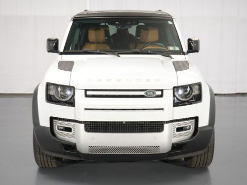 Used 2023 Land Rover Defender 130 SE image 7