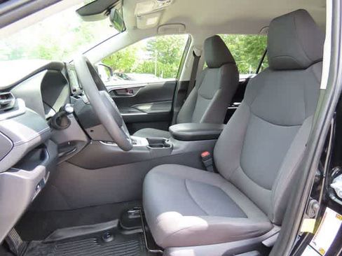 Used 2019 Toyota RAV4 LE w/ All Weather Liner Package AWD/4WD image 12