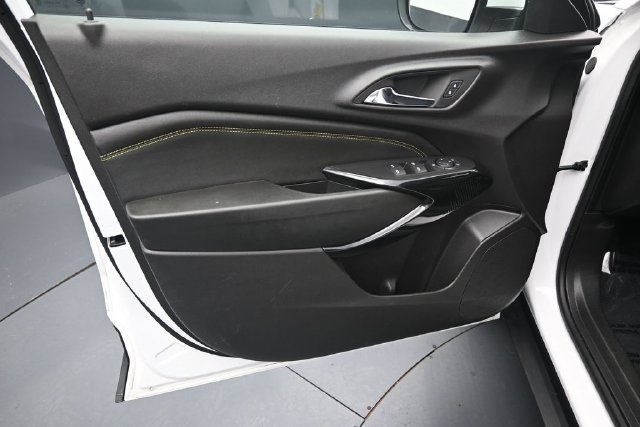 Used 2025 Chevrolet Trax LT FWD image 13