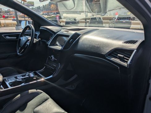 Used 2020 Ford Edge ST image 28