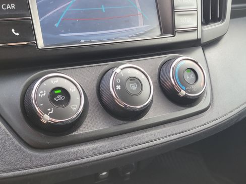 Used 2018 Toyota RAV4 LE image 23