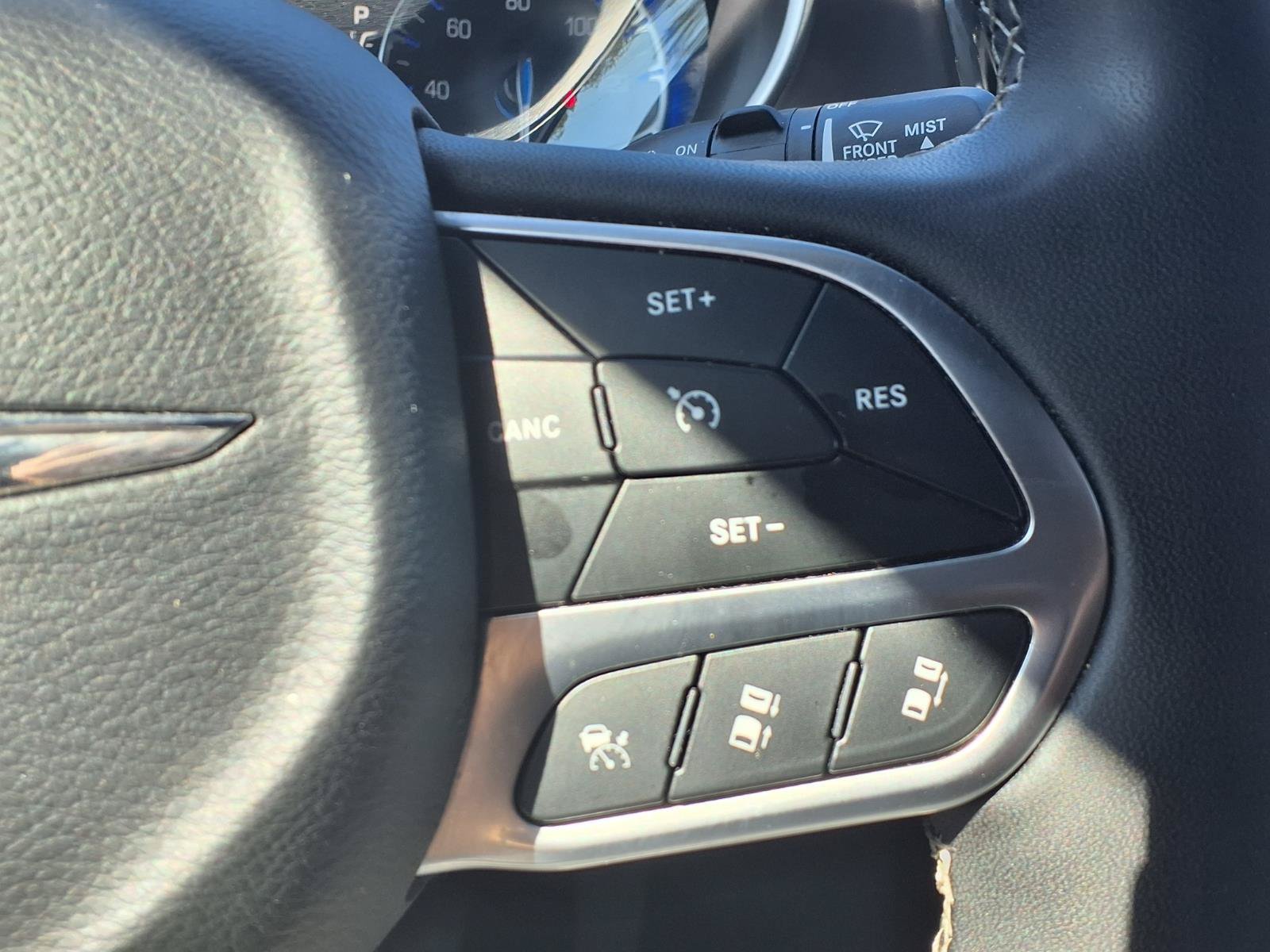 Used 2025 Chrysler Pacifica Select FWD image 19