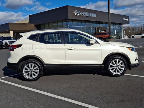 Used 2022 Nissan Rogue Sport SV image 7