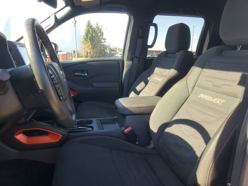 Used 2024 Nissan Frontier PRO-4X image 11