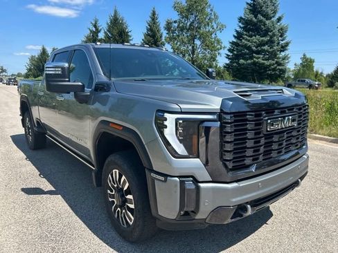 Used 2024 GMC Sierra 2500 Denali Ultimate w/ Max Trailering Package AWD/4WD image 2