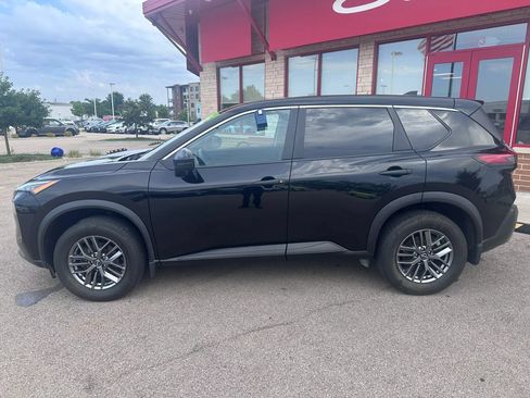 Used 2022 Nissan Rogue S AWD/4WD image 9