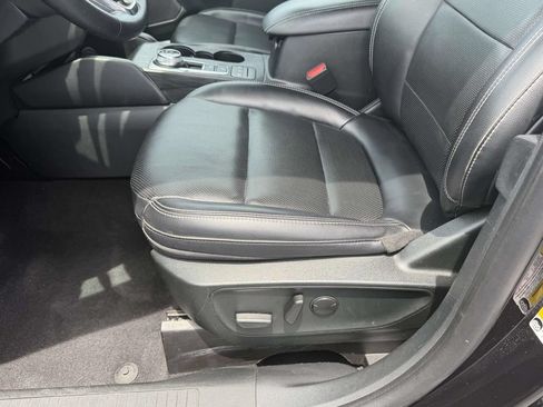 Used 2022 Ford Escape Titanium AWD/4WD image 17