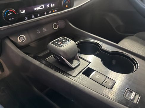 Used 2023 Nissan Rogue SV FWD image 28