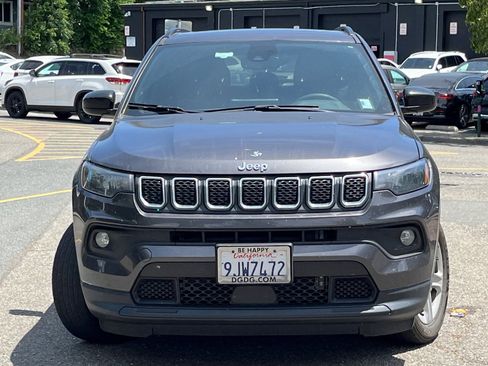 Used 2023 Jeep Compass Latitude w/ Sun and Sound Group AWD/4WD image 4