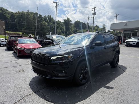 Certified 2020 Jeep Cherokee Latitude Plus AWD/4WD image 3