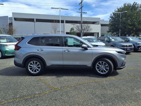 Used 2023 Honda CR-V EX image 3