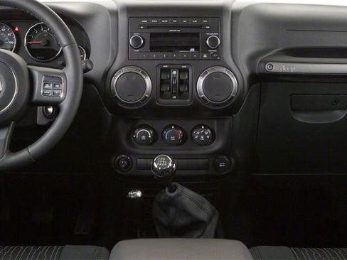 Used 2012 Jeep Wrangler Unlimited Sahara AWD/4WD image 12
