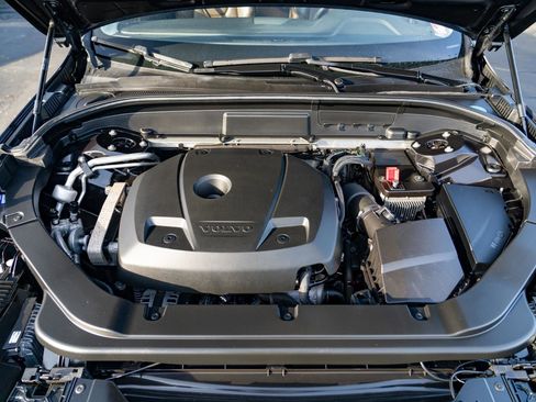 Used 2018 Volvo XC60 T5 Momentum w/ Convenience Package image 30