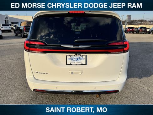 New 2026 Chrysler Pacifica Select FWD image 3