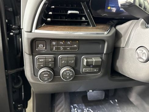 New 2026 Chevrolet Suburban High Country AWD/4WD image 13